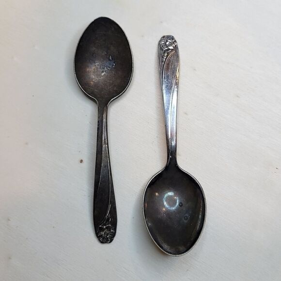 1847 Roger Bros. IS Daffodil Silver Plate Pattern Baby Spoons Antique - Picture 3 of 8